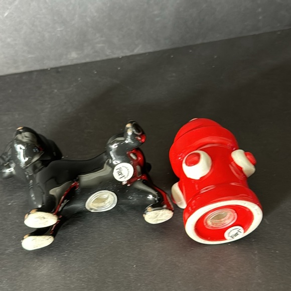Dog and Fire Hydrant Salt and Pepper Shakers - Picture 7 of 14